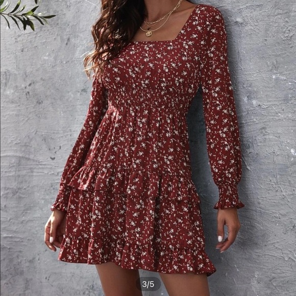 🚫SOLD🚫 Ditsy Floral Shirred Layered Ruffle Dress - Picture 2 of 8